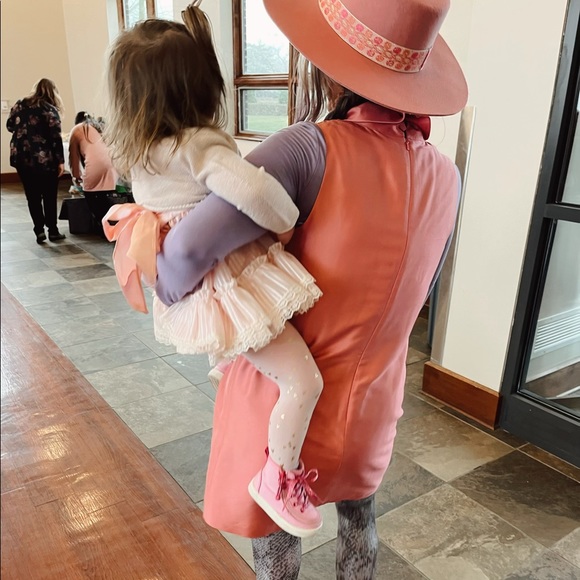 Meet your Posher, Erin :instagram @graybuffalo_ - Picture 6 of 9